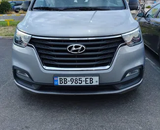 조지아에서에서 대여하는 Hyundai H1 2018 차량, 특징: ✓디젤 연료 및 175마력 ➤ 하루 220 GEL부터 시작.