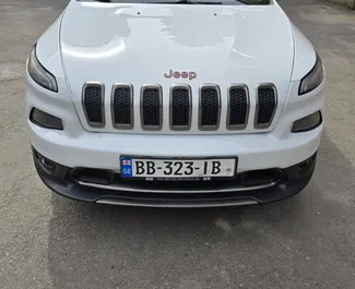 Alquiler de coches Jeep Cherokee 2016 en Georgia, con ✓ combustible de Gasolina y 178 caballos de fuerza ➤ Desde 81 GEL por día.