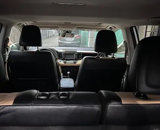 Motor Híbrido de 2,5L de Toyota Rav4 2018 para alquilar en en Kutaisi.