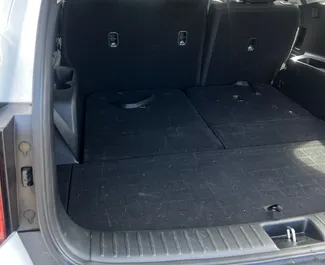 Арендуйте Kia Sorento 2023 в Грузии. Топливо: Бензин. Мощность: 189 л.с. ➤ Стоимость от 120 GEL в сутки.