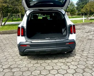 Kia Sorento – автомобиль категории Комфорт, Кроссовер напрокат в Грузии ✓ Депозит 600 GEL ✓ Страхование: ОСАГО, Супер КАСКО, Полное КАСКО, Пассажиры, От угона.