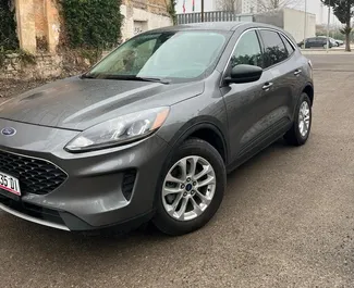 Ford Escape salono nuoma Gruzijoje. Puikus 5 sėdimų vietų automobilis su Automatinis pavarų dėže.