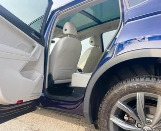 Volkswagen Tiguan noma. Komforta, Krossovers automašīna nomai Gruzijā ✓ Depozīts 550 GEL ✓ Apdrošināšanas iespējas: TPL.