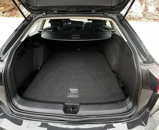 Volkswagen Golf 8 2022 na voljo za najem v v mestu Becici, z omejitvijo prevoženih kilometrov neomejeno.