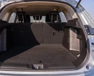 Suzuki Grand Vitara noma. Komforta, Krossovers automašīna nomai AAE ✓ Bez depozīta ✓ Apdrošināšanas iespējas: TPL, SCDW, FDW, Pasažieri, Krāpšana, Nav depozīta.