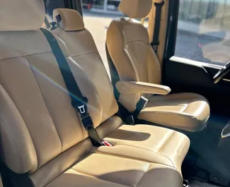 محرك البنزين بسعة 2,2 لتر لسيارة Hyundai Staria 2024 للإيجار في في مينسك.