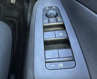 Nissan Note 2022 k dispozici k pronájmu v Larnace, s omezením ujetých kilometrů neomezené.