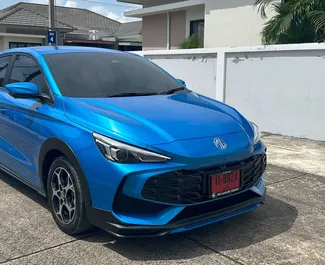 Přední pohled na pronájem MG 3 na letišti Phuket, Thajsko ✓ Auto č. 16292. ✓ Převodovka Automatické TM ✓ Recenze 0.