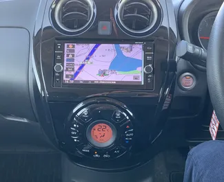 Přední pohled na pronájem Nissan Note v Larnace, Kypr ✓ Auto č. 16392. ✓ Převodovka Automatické TM ✓ Recenze 0.