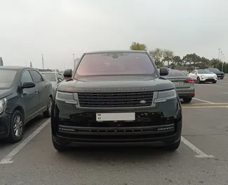 Vista frontal de un Land Rover Range Rover de alquiler en Bakú, Azerbaiyán ✓ Coche n.º 16471. ✓ Automático TM ✓ 0 opiniones.