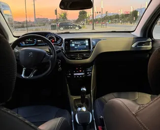 Peugeot 2008 2018 dostupné na prenájom v v Tirane, s limitom kilometrov neobmedzené.