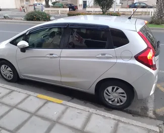 Alquiler de Honda Fit. Coche Economía, Confort para alquilar en Chipre ✓ Depósito de 300 EUR ✓ opciones de seguro TPL, CDW.
