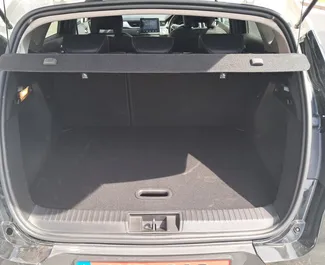 Motor Benzín 1,6L Renault Captur 2024 k pronájmu v Limassolu.