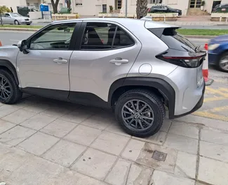 Pronájem auta Toyota Yaris Cross 2025 na Kypru, s palivem Hybridní a výkonem 130 koní ➤ Cena od 39 EUR za den.