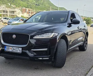 2.0L 엔진이 장착된 in 바의 Jaguar F-PACE #4257 자동 차량 대여 ➤ Goran 몬테네그로에서에서 제공.