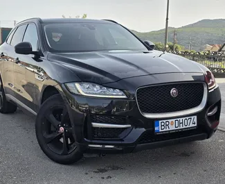 2.0L 엔진이 장착된 in 바의 Jaguar F-PACE #4257 자동 차량 대여 ➤ Goran 몬테네그로에서에서 제공.