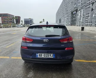 Benzinas 1,4L variklis Hyundai i30 2019 nuomai Tiranos oro uoste.