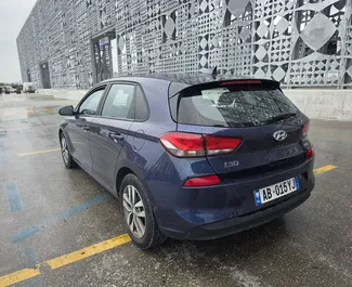 Hyundai i30 2019 galimas nuomai Tiranos oro uoste, su neribotas kilometrų apribojimu.