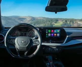 Pronájem Chevrolet Trax. Auto typu Ekonomická, Crossover k pronájmu v Gruzii ✓ Vklad 270 GEL ✓ Možnosti pojištění: TPL, CDW, SCDW, FDW, Cestující, Krádež.