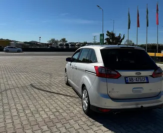 Ford C-Max Grand 2015, Tiran'da için kiralık, sınırsız kilometre sınırı ile.