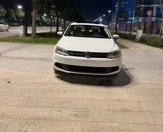 Nomas automašīnas priekšskats Volkswagen Jetta Tirānā, Albānija ✓ Automašīna #16441. ✓ Pārnesumu kārba Automātiskais TM ✓ Atsauksmes 0.