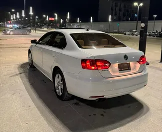 Automašīnas noma Volkswagen Jetta #16441 ar Automātiskais pārnesumu kārbu Tirānā, aprīkots ar 2,0L dzinēju ➤ No Ira Albānijā.