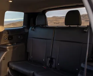 조지아에서에서 대여하는 Hyundai Santa Fe 2024 차량, 특징: ✓Petrol 연료 및 277마력 ➤ 하루 175 GEL부터 시작.