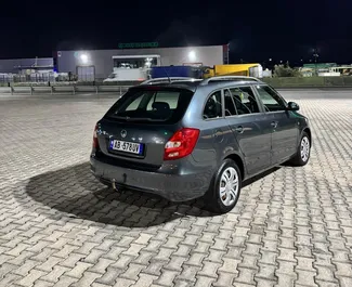 Skoda Fabia 2013, Tiran'da için kiralık, sınırsız kilometre sınırı ile.