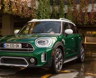 Přední pohled na pronájem Mini Countryman Cooper S v Tbilisi, Georgia ✓ Auto č. 16362. ✓ Převodovka Automatické TM ✓ Recenze 0.