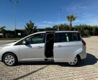 Ford C-Max Grand kiralama. Konfor, Minivan Türünde Araç Kiralama Arnavutluk'ta ✓ Depozitosuz ✓ TPL, Yurtdışı sigorta seçenekleri.