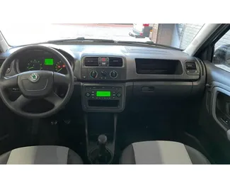 Skoda Fabia 2013 için kiralık Dizel 1,2L motor, Tiran'da.