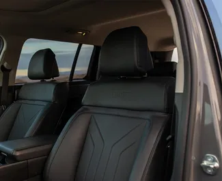 무제한의 주행 제한이 있는 트빌리시에서에서 대여 가능한 Hyundai Santa Fe 2024.