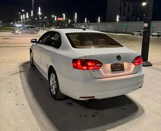 Volkswagen Jetta noma. Ekonomiskā, Komforta automašīna nomai Albānijā ✓ Bez depozīta ✓ Apdrošināšanas iespējas: TPL, Ārvalstīs.