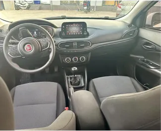 Pronájem Fiat Egea. Auto typu Ekonomická, Komfort k pronájmu v Turecku ✓ Vklad 650 USD ✓ Možnosti pojištění: TPL, CDW, SCDW, FDW, Young, Bez vkladu.