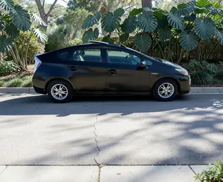 Araç Kiralama Toyota Prius #16347 Otomatik Batum'da, 1,8L motor ile donatılmış ➤ Anastasia tarafından Gürcistan'da.