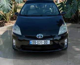 Kiralık bir Toyota Prius Batum'da, Gürcistan ön görünümü ✓ Araç #16347. ✓ Otomatik TM ✓ 0 yorumlar.
