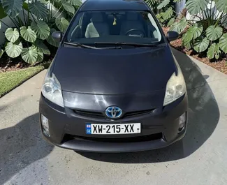 Kiralık bir Toyota Prius Batum'da, Gürcistan ön görünümü ✓ Araç #16346. ✓ Otomatik TM ✓ 0 yorumlar.