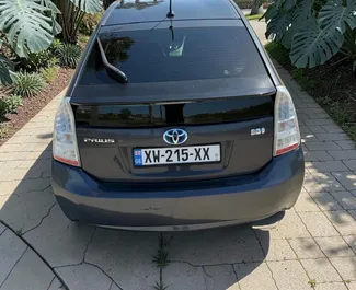 Toyota Prius kiralama. Ekonomi, Konfor Türünde Araç Kiralama Gürcistan'da ✓ Depozitosuz ✓ TPL, CDW, Depozito Yok sigorta seçenekleri.