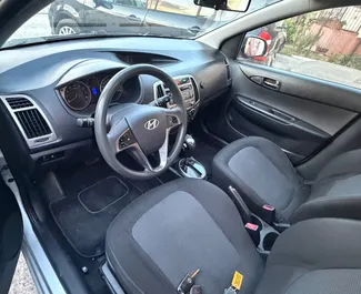 Přední pohled na pronájem Hyundai i20 v Baru, Černá Hora ✓ Auto č. 16234. ✓ Převodovka Automatické TM ✓ Recenze 1.