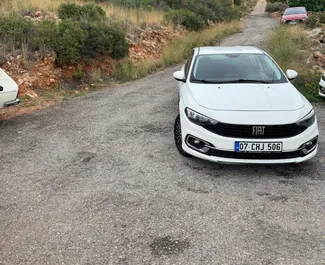 Nomas automašīnas priekšskats Fiat Egea Alānijā, Turcija ✓ Automašīna #16402. ✓ Pārnesumu kārba Rokasgrāmata TM ✓ Atsauksmes 0.