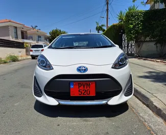 Priekinė automobilio, kurį nuomojate Toyota Aqua Limasolyje, Kipras vaizdas ✓ Automobilis #16459. ✓ Pavarų dėžė Automatinis TM ✓ Atsiliepimai 0.
