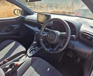 Toyota Yaris 2021 automobilio nuoma Kipre, savybės ✓ Benzinas degalai ir 120 arklio galios ➤ Nuo 22 EUR per dieną.