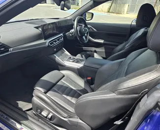 BMW 420i Cabrio 2023 on rentimiseks saadaval Larnakas, piiranguga piiramatu kilomeetrit.