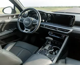 Pronájem auta Kia K5 2022 v Gruzii, s palivem Benzín a výkonem 180 koní ➤ Cena od 145 GEL za den.