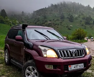 Арендуйте Toyota Land Cruiser Prado 2004 в Кыргызстане. Топливо: Дизель. Мощность:  л.с. ➤ Стоимость от 100 USD в сутки.