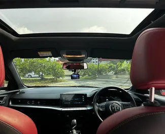 Přední pohled na pronájem MG 5/GT na letišti Phuket, Thajsko ✓ Auto č. 10734. ✓ Převodovka Automatické TM ✓ Recenze 0.