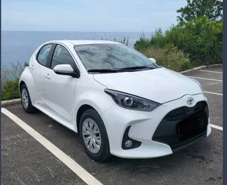 Auto rentimine Toyota Yaris #16206 Automaatne Podgorica lennujaamas, varustatud 1,5L mootoriga ➤ Yanlt Montenegros.