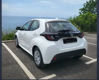 Auto rentimine Toyota Yaris #16207 Automaatne Podgorica lennujaamas, varustatud 1,5L mootoriga ➤ Yanlt Montenegros.