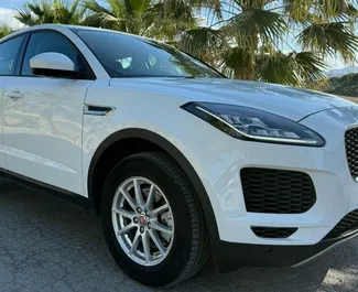 Přední pohled na pronájem Jaguar E-Pace v Alicante, Španělsko ✓ Auto č. 16376. ✓ Převodovka Automatické TM ✓ Recenze 0.