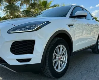 Pronájem auta Jaguar E-Pace #16376 s převodovkou Automatické v Alicante, vybavené motorem 2,0L ➤ Od Yevheniia ve Španělsku.